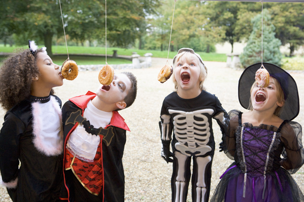 13 halloween party games for kids sm