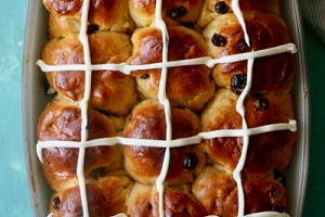 Hot Cross Buns, Traditional Easter Rolls