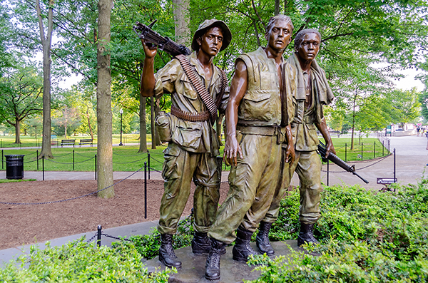 vietnam vets statue 2212