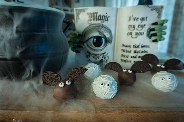 cake balls mummy and bat 2730