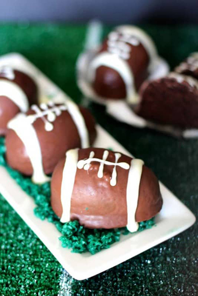 mini football cakes 400x600