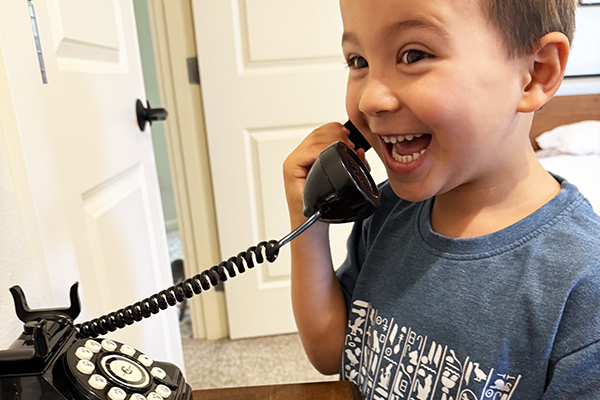 The Landline Is Back! Why Families are Going Retro with Home Phones