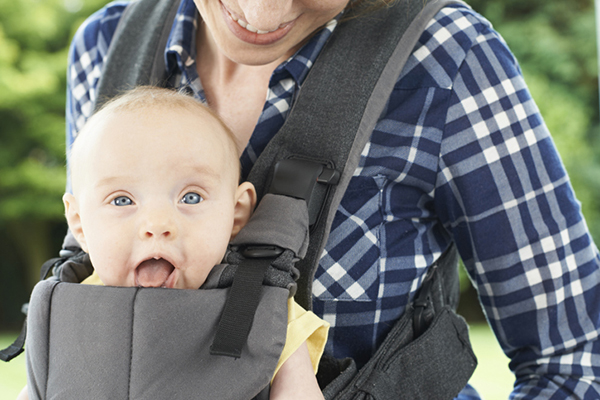 hiking mom with baby 1121