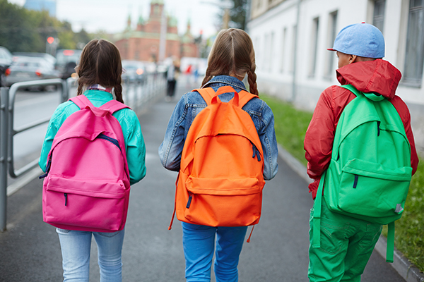 kids and backpacks 2053