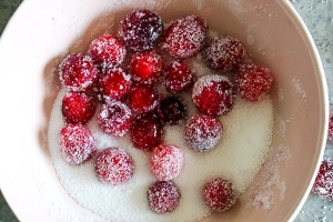 Frosted Cranberries for Christmas Cake