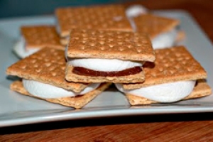 21 Awesome Ways to Make and Eat S'mores